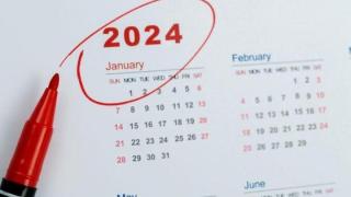 Όλες οι αργίες του 2024 – Πόσα είναι τα τριήμερα