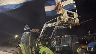 Αγρότες: Ανοίγει το τελωνείο Κήπων για φορτηγά - Παραμένει το μπλόκο