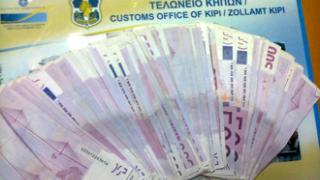Επιχείρησε να περάσει από το Τελωνείο των Κήπων 48.000 ευρώ.