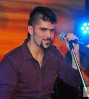 Ξεχωριστές live βραδιες στο Rock4 και τα Χριστούγεννα.