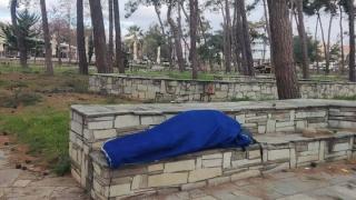 Ο «άστεγος» που έκανε την Αλεξανδρούπολη και πάλι μια γροθιά!