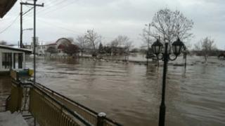 Στη Βουλή η καθυστέρηση στις αποζημιώσεις των πλημμυροπαθών.