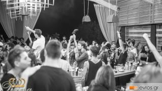 Άνω - κάτω το Reina summer club στο 'Big Band VIP' πάρτυ.