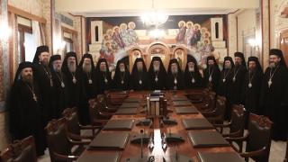 «Όχι» σε γάμο ομόφυλων ζευγαριών και τεκνοθεσία λέει η Εκκλησία