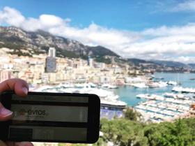Στο άκουσμα της λέξης Μονακό, τρία πράγματα έρχονται στο νου: Τα τυχερά παιχνίδια, τα πολυτελή σκάφη και η Formula 1!  Εκεί λοιπόν βρέθηκε η φίλη μας Φένια και μας έστειλε την αγάπη της.