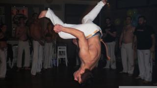 Δυνατό Capoeira show την Κυριακή στο NOTOS stage.