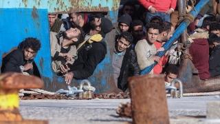 Πλεύρης: Τέλος τα επιδόματα σε μετανάστες - "Η λογική τον ταΐζω, τον ποτίζω είναι λάθος"!