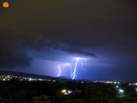 Νυχτερινοί κεραυνοί στην περιοχή Υ.Ε.Β.