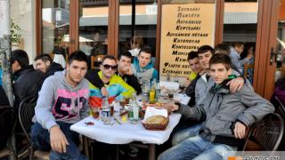 Παρέλαση και... στο δρόμο της λαδόκολλας στην Αλεξανδρούπολη.