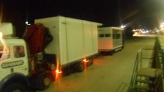 Φέρες: Έφτασαν τα λυόμενα που θα στεγάσουν το Λύκειο.