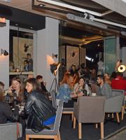 Grand opening για το 'Room 6' στο κέντρο της πόλης.