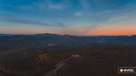Με το βλέμμα στραμμένο στη δύση από τον Προφήτη Ηλία Λουτρών.