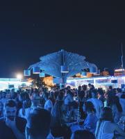 Το Yacht club έχει την ταράτσα που θέλεις να περάσεις το καλοκαίρι σου!