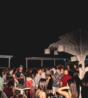 Το Yacht club έχει την ταράτσα που θέλεις να περάσεις το καλοκαίρι σου!