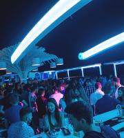 Το Yacht club έχει την ταράτσα που θέλεις να περάσεις το καλοκαίρι σου!