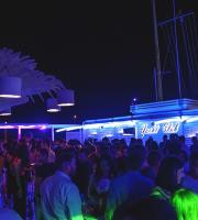 Το Yacht club έχει την ταράτσα που θέλεις να περάσεις το καλοκαίρι σου!