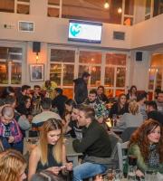 Τρελό ΟΠΕΝΙΝΓΚ πάρτυ στο "Ποτοπωλείο Χυμείο", στον πεζόδρομο ταχυδρομείου