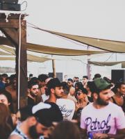 Χτύπησε "κόκκινα" το beach party με Dj Angelo & Andrea Athineo στο Yasu beach bar