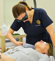 Μηχανική Θεραπεία προσώπου ST με υπέρυθρη ενέργεια & ραδιοσυχνότητες RF για σύσφιξη προσώπου, επιδερμική χαλάρωση και ρυτίδων.