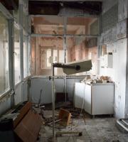 Ένα από τα πολλά δωμάτια εξέτασης σε παρόμοια κατάσταση