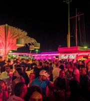 Yacht club: Ατελείωτη διασκέδαση μέχρι πρωίας!