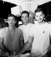 Πήραμε μια νυχτερινή ανάσα δροσιάς και... διασκέδασης στην πιο hot ταράτσα της πόλης, στο Yacht club