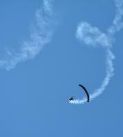 Επίδειξη ρίψης αλεξιπτωτιστών στον αερολιμένα "Δημόκριτος".