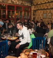 Μεγαλύτερο, ανανεωμένο και πιο όμορφο από ποτέ το εναλλακτικό καφενείο Ουτοπία