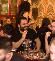 Μεγαλύτερο, ανανεωμένο και πιο όμορφο από ποτέ το εναλλακτικό καφενείο Ουτοπία