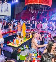 "Μύρισε" καλοκαίρι στο "Beach Boat Party" του Prive Club.