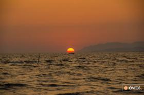Από την παραλία του Απαλού με το βλέμμα προς την Μαρώνεια.