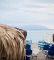 Ο dj Ison σε ένα εκρηκτικό πάρτι με πολύ κέφι στο Yasu beach bar 