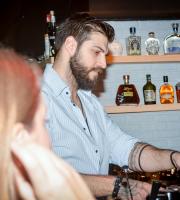 Το αδιαχώρητο στο Grand Opening του Level 1 στο Room 6.