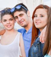 Άνοιξε το Reina Beach Bar με σούπερ Big Bang VIP Party.