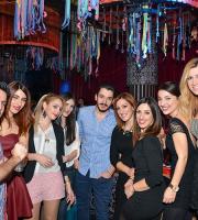 Παρασκευή βράδυ στο Prive club και η διασκέδαση χτυπάει 'κόκκινο'.