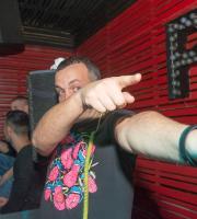 Ο γνωστός χαμός τη Παρασκευή στο Prive Club.