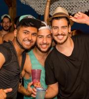 Πανικός στο "άχαστο" πάρτι με Chris Papa στο Yasu Beach Bar.