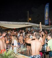 Δυνατό το τρίτο, και τελευταίο για τη σαιζόν, "άχαστο" πάρτυ του Chris Papa στο Yasu Beach Bar.
