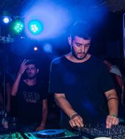 Τα "έσπασε" ο Jorgio Kioris στο χθεσινό πάρτι του Yasu beach bar 