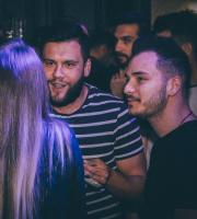 Διασκέδαση μέχρι τελικής πτώσης στο "Greek me up" party του Room 6 