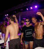 Yasu beach bar: Η νύχτα έγινε... μέρα με το δίδυμο φωτιά Junior Pappa & Antonio