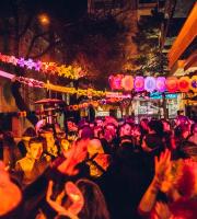 "ΤΣΙΚΟΝΟΠΕΜΠΤING" στον πεζόδρομο του ταχυδρομείου και η διασκέδαση στο ζενίθ