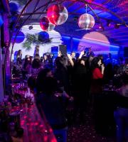 Ένα τρελό πάρτυ στήθηκε στο Thea Thalassa the bar με τον Μπίγαλη "on stage"!
