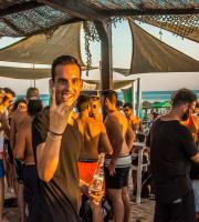 Τα "έσπασε" ο Jorgio Kioris στο χθεσινό πάρτι του Yasu beach bar 