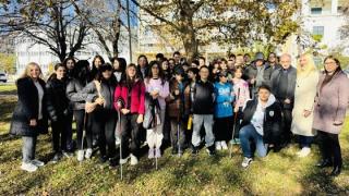 Το 5ο δημοτικό σχολείο Αλεξανδρούπολης μαθαίνει να «βλέπει» αλλιώς: Μια βιωματική περιήγηση στο κέντρο της πόλης (video)