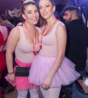 Τα... "έσπασε" το πάρτι μασκέ στο Soho Absolutely Fabulous 