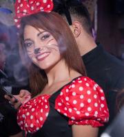 Τα... "έσπασε" το πάρτι μασκέ στο Soho Absolutely Fabulous 