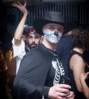 Οι τρελαμένοι καρναβαλιστές κάνανε τον δικό τους χαμό στο ΝΟΑ