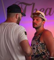 Cayetano, χορός, ανεβασμένη διάθεση και... Θέα θάλασσα!