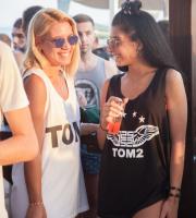 Στο YaSu beach bar and lounge τα "έσπασε" η Μαρία Αντωνά